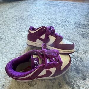 Nike Kids Sneakers in Purple and White